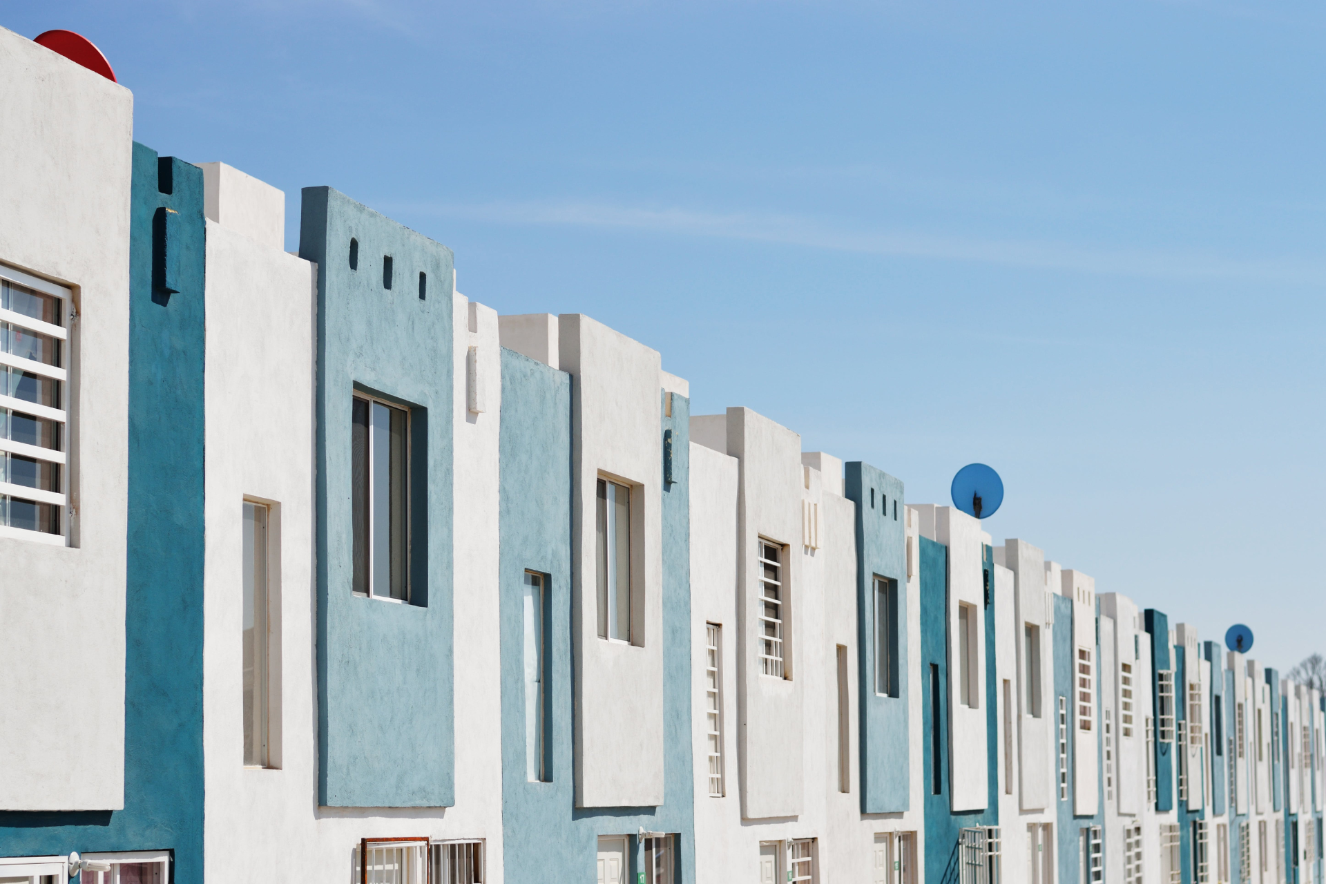 Investing in Vacation Rentals: Pros, Cons, and Best Practices